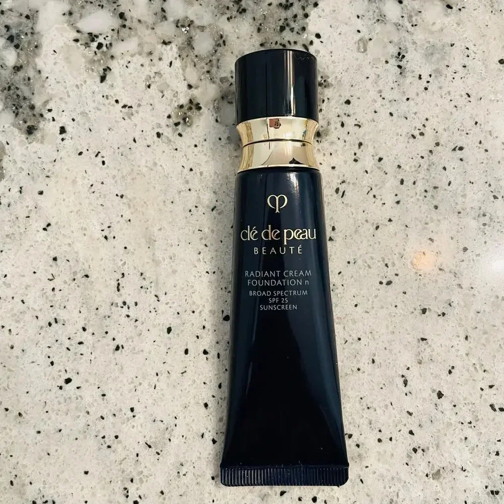 Cle de Peau Beaute Radiant Cream Foundation O90 Very Deep Ocher 21ml 0.88 oz